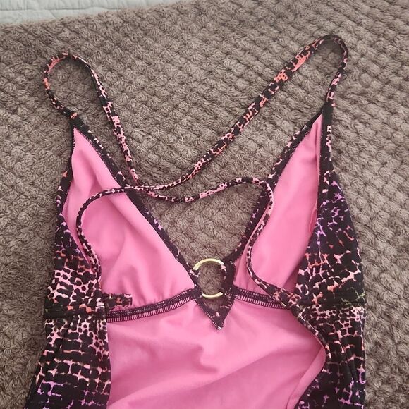 Leilani One Piece - Picture 4 of 10